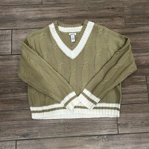 Rue21 Green and White V-Neck Sweater